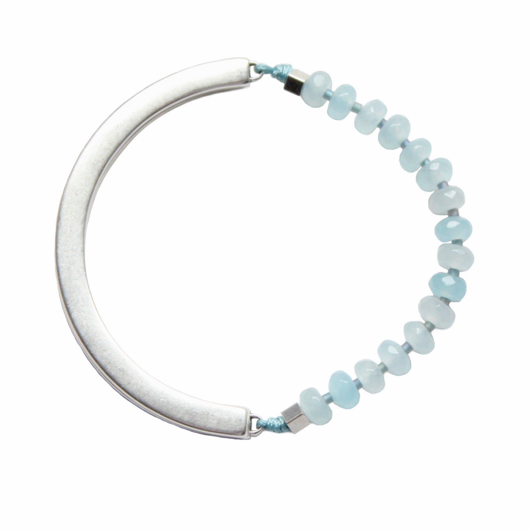 Valledupar magnetic bracelet with aqua beads